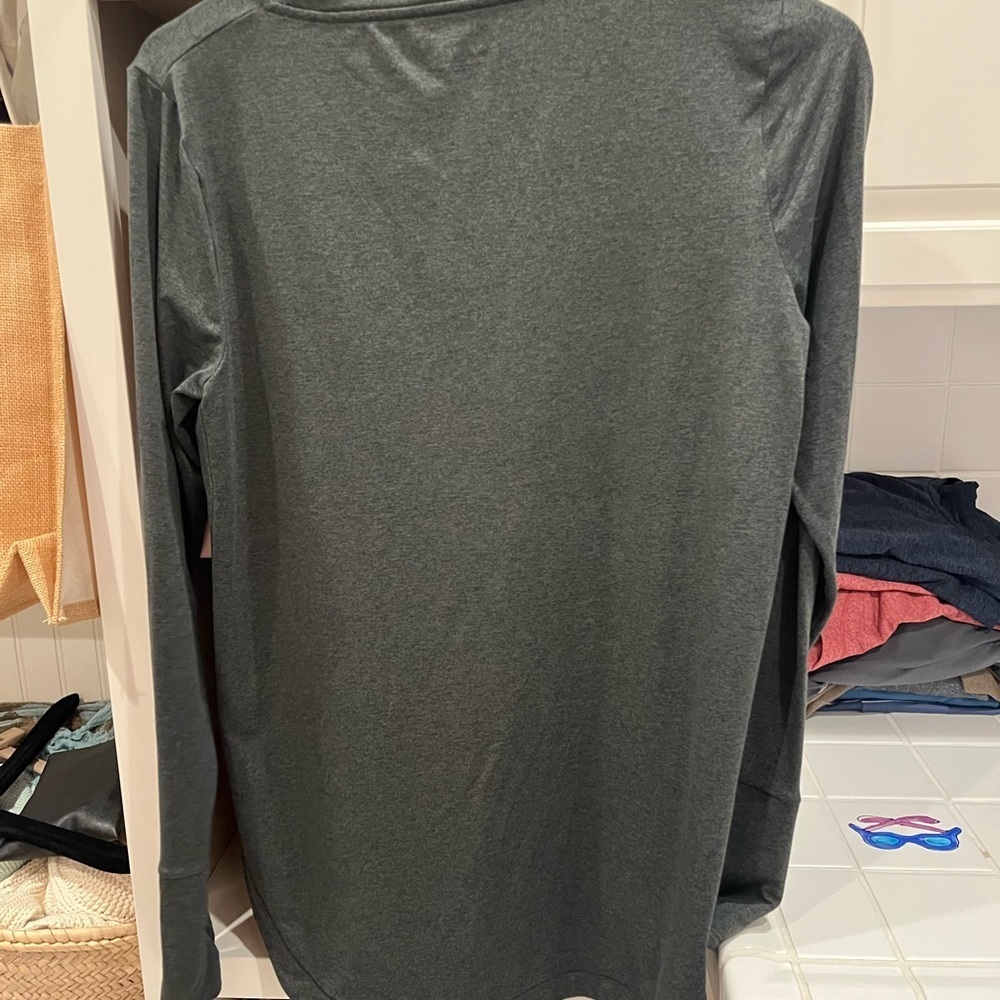 Athleta Women’s athletics shirt‎ size M - Picture 4 of 4